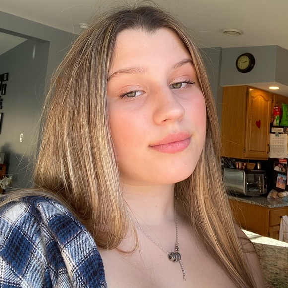 Meet your Posher, Chloe - Picture 1 of 1